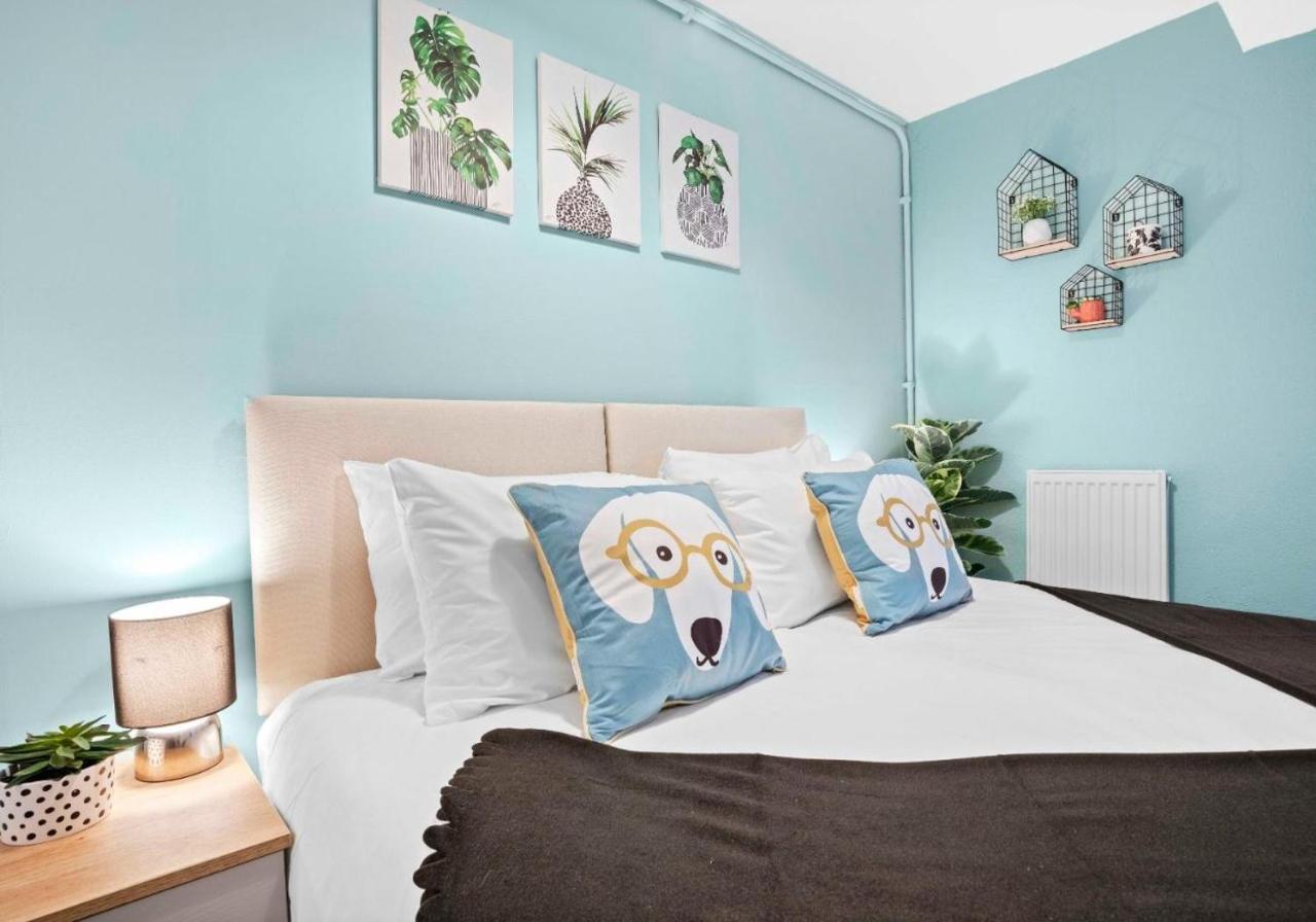 Queens Apartment - By My Getaways - Free Parking For One Car ブライトン エクステリア 写真